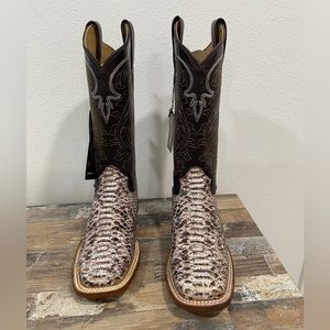 Cowboy snake boots